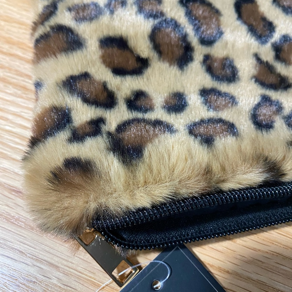 Jane & Berry Faux Fur Wristlet - Picture 3 of 5